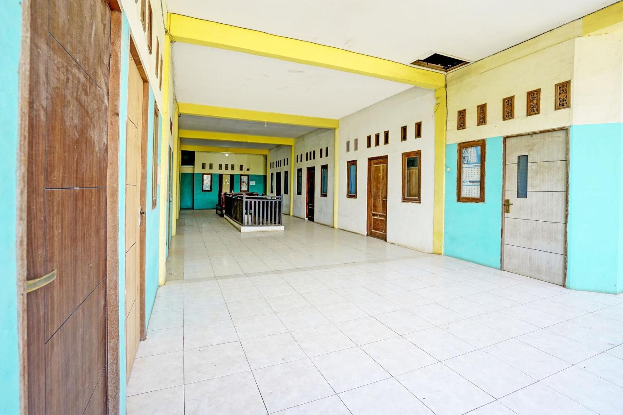 Oyo Life 93037 Nova Jaya Homestay Syariah Lamongan Zewnętrze zdjęcie