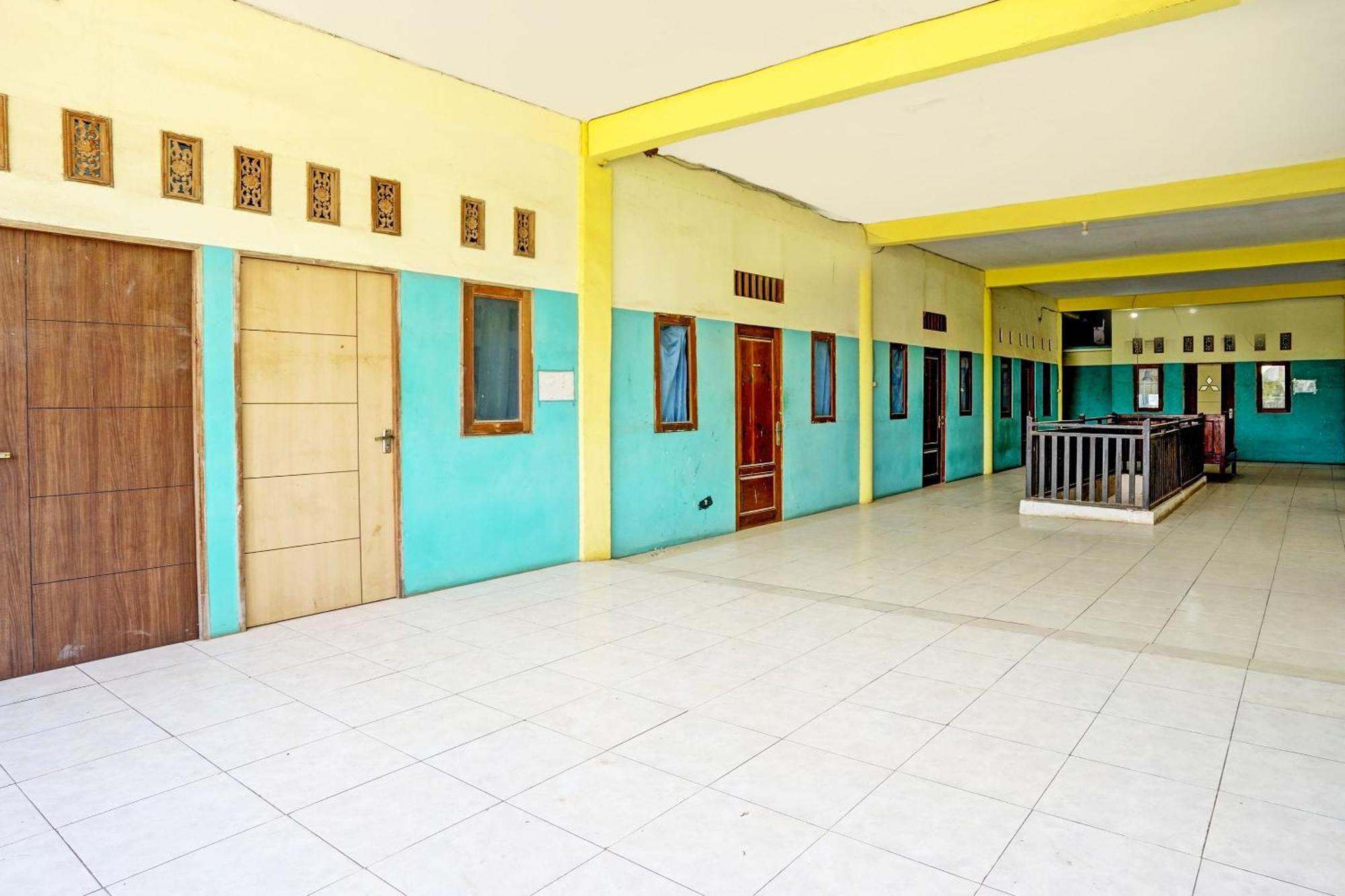 Oyo Life 93037 Nova Jaya Homestay Syariah Lamongan Zewnętrze zdjęcie
