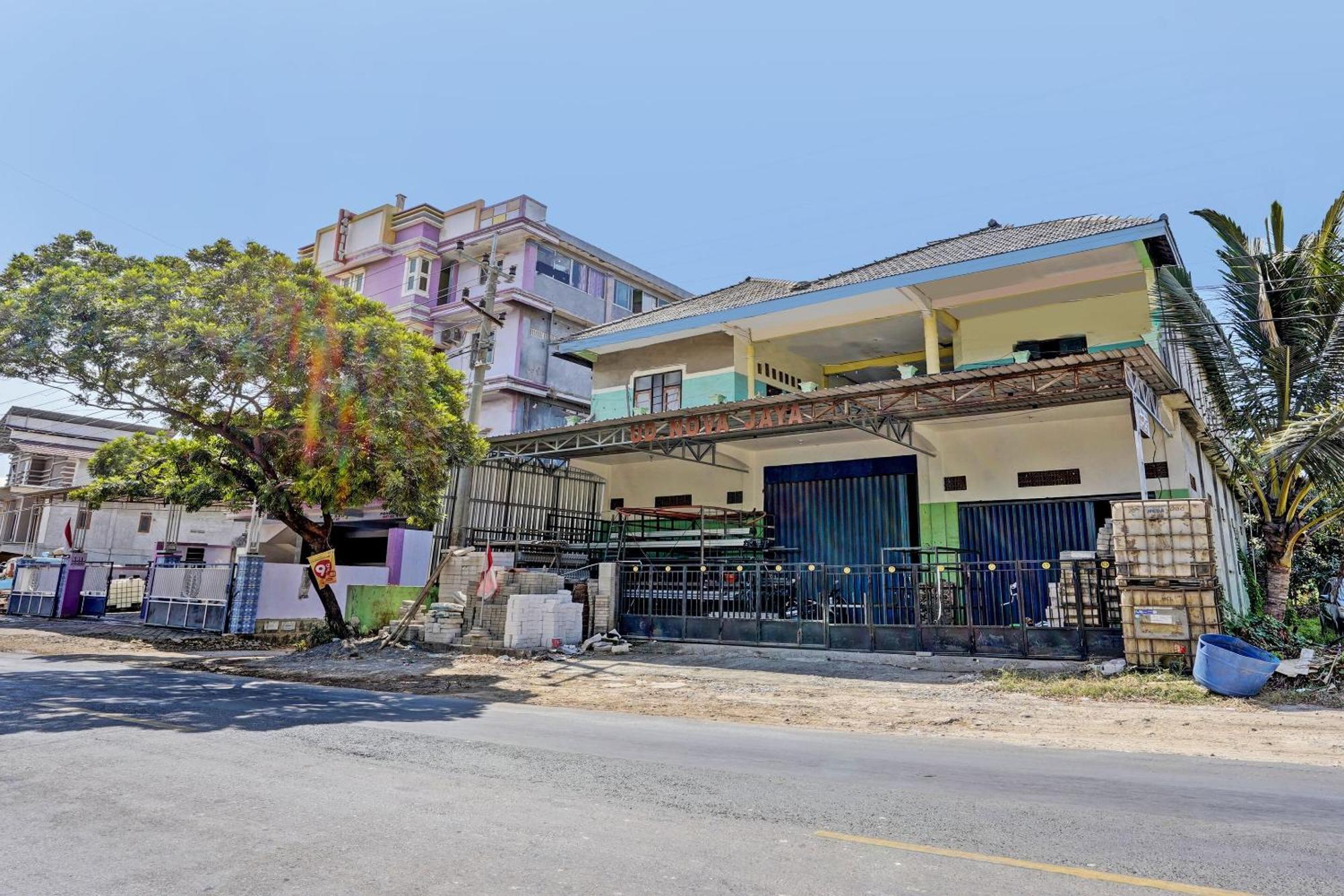 Oyo Life 93037 Nova Jaya Homestay Syariah Lamongan Zewnętrze zdjęcie