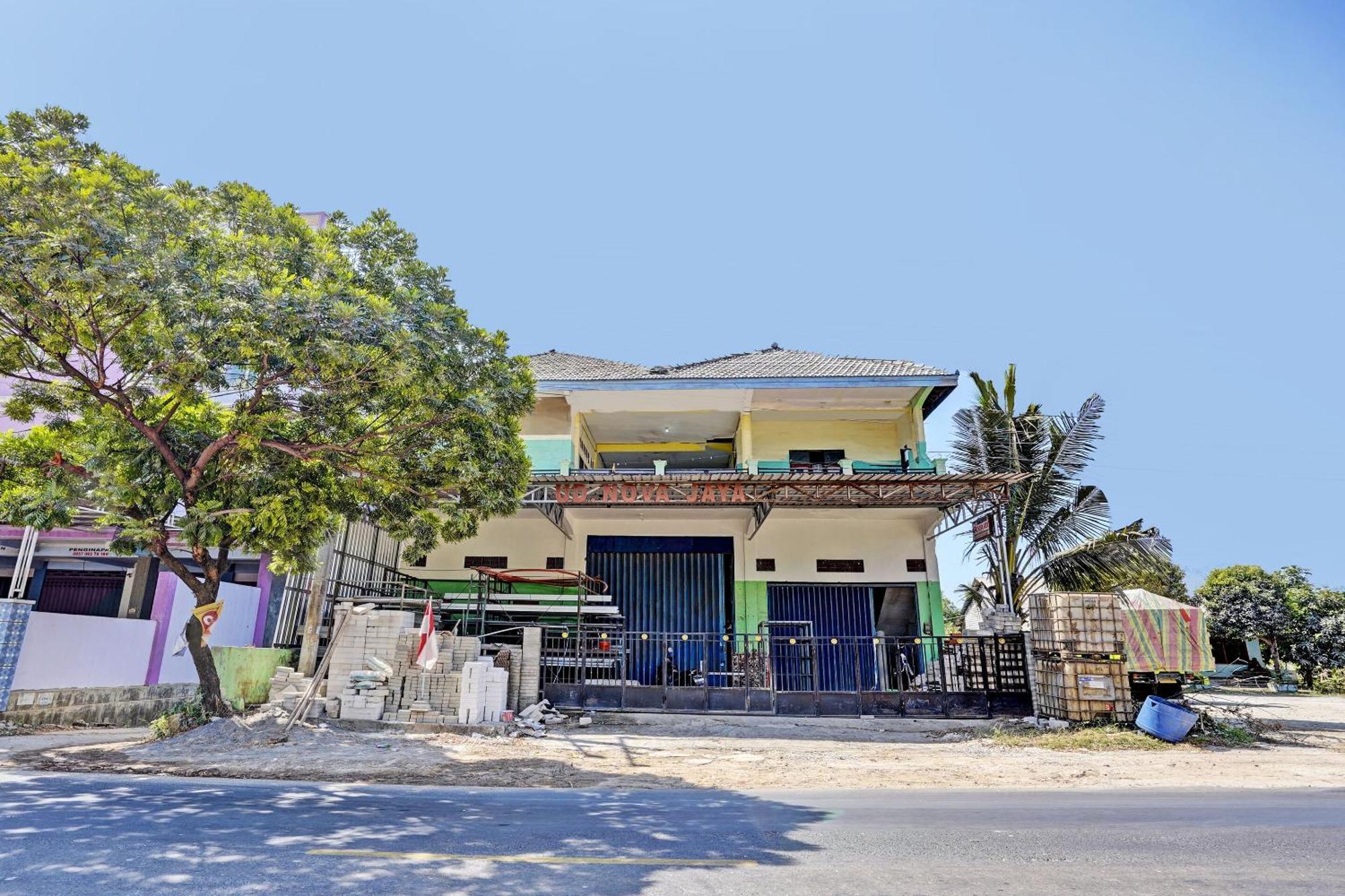 Oyo Life 93037 Nova Jaya Homestay Syariah Lamongan Zewnętrze zdjęcie